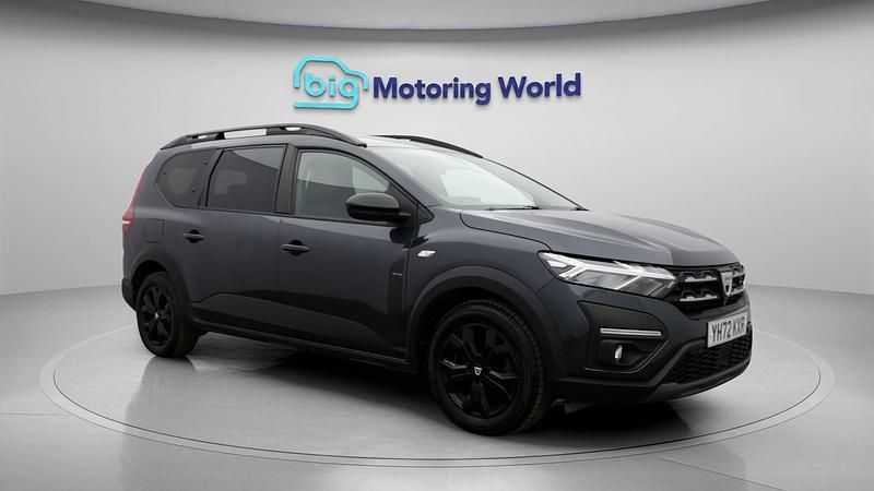 Used Dacia Jogger Extreme 110 HP (80 kW) 2022 Grey MPV