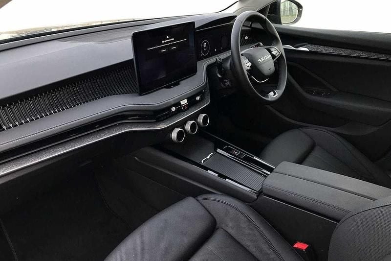 Used Skoda Superb SE L 147 HP (108 kW) 2025 Midnight black metallic Hatchback