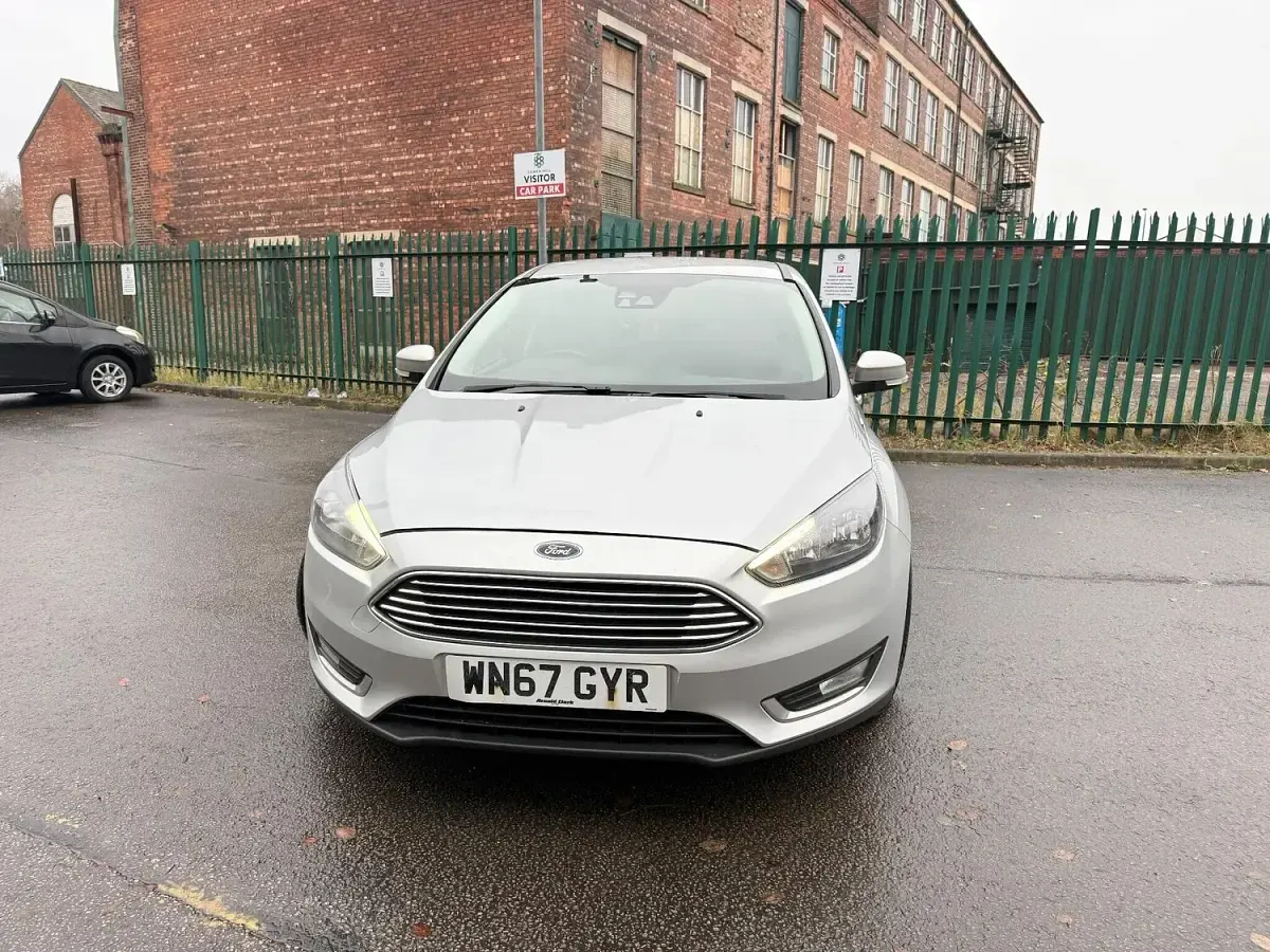 Used Ford Focus Titanium 120 HP (88 kW) 2017 Silver Hatchback