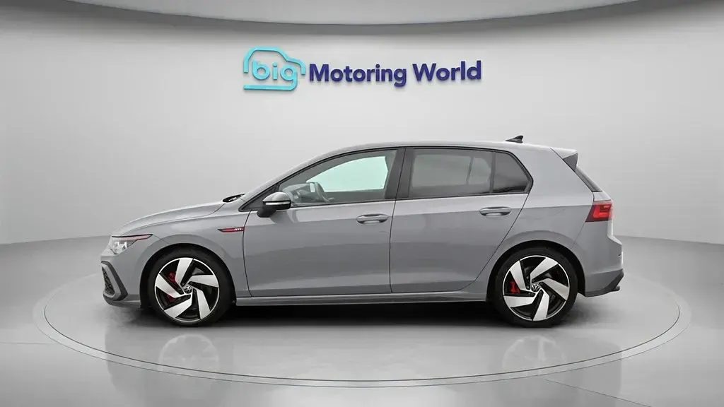 Używany VW Golf VIII GTI 245 KM (180 kW) 2022 Szary Hatchback