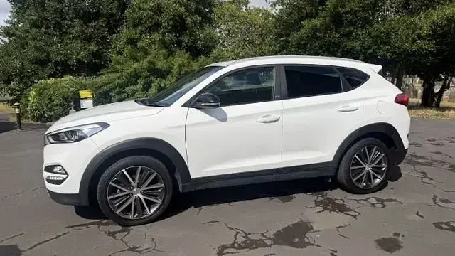 Used Hyundai Tucson GO! 116 HP (85 kW) 2018 White SUV