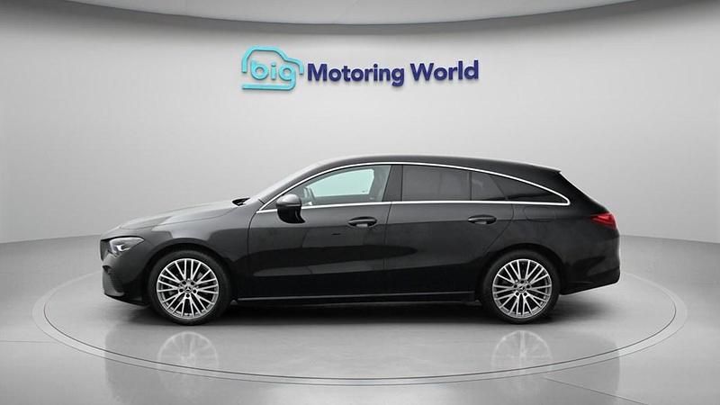 Used Mercedes CLA200 Executive 177 HP (130 kW) 2024 Black Estate