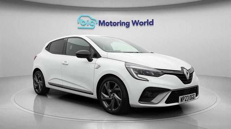 Used Renault Clio V RS Line 90 HP (66 kW) 2023 White Hatchback