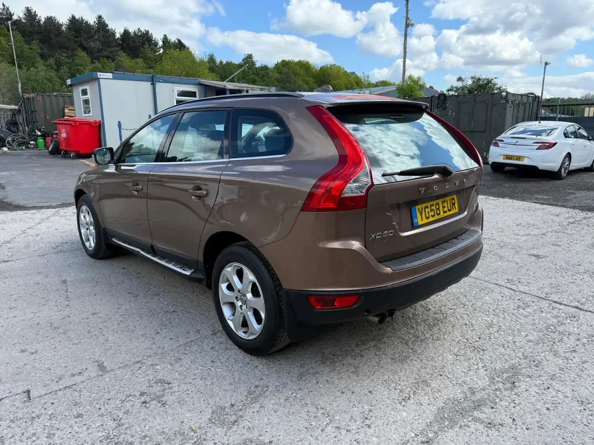 Usado Volvo XC60 SE 2009 Marrón SUV