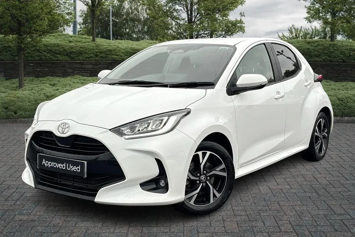 Used Toyota Yaris Design 2025 White Hatchback