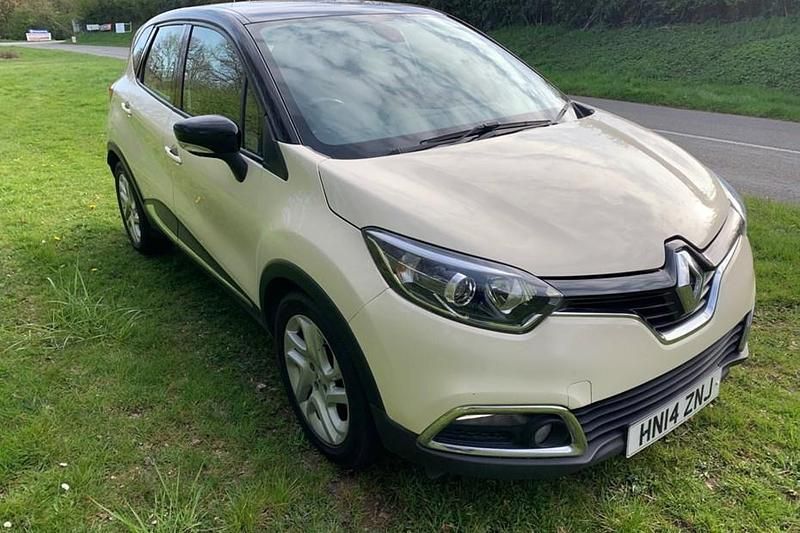 Used Renault Captur Dynamique 90 HP (66 kW) 2014 Cream SUV