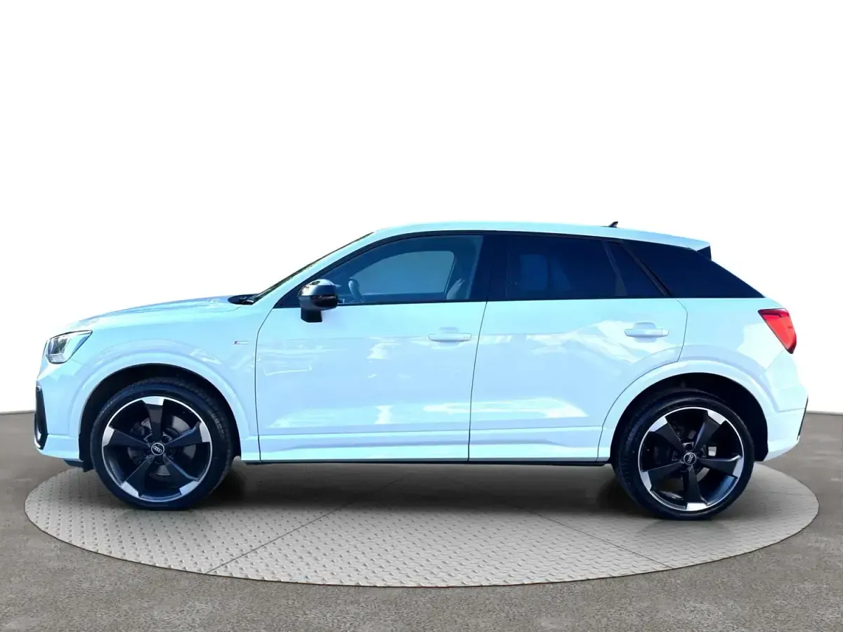 Usado Audi Q2 Black Edition 150 CV (110 kW) 2021 Blanco SUV