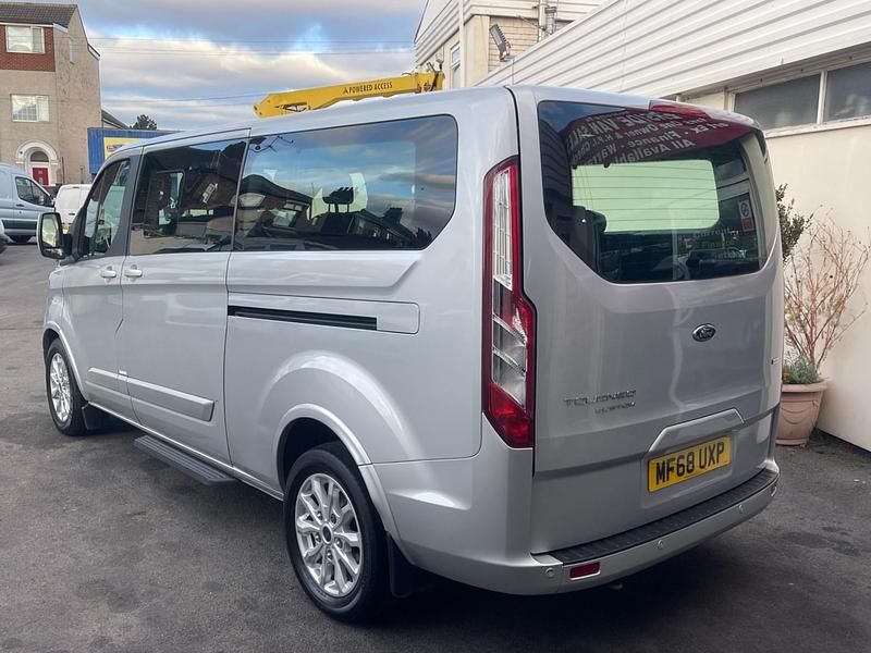 Used Ford Tourneo Custom Titanium 130 HP (95 kW) 2018 Silver Van