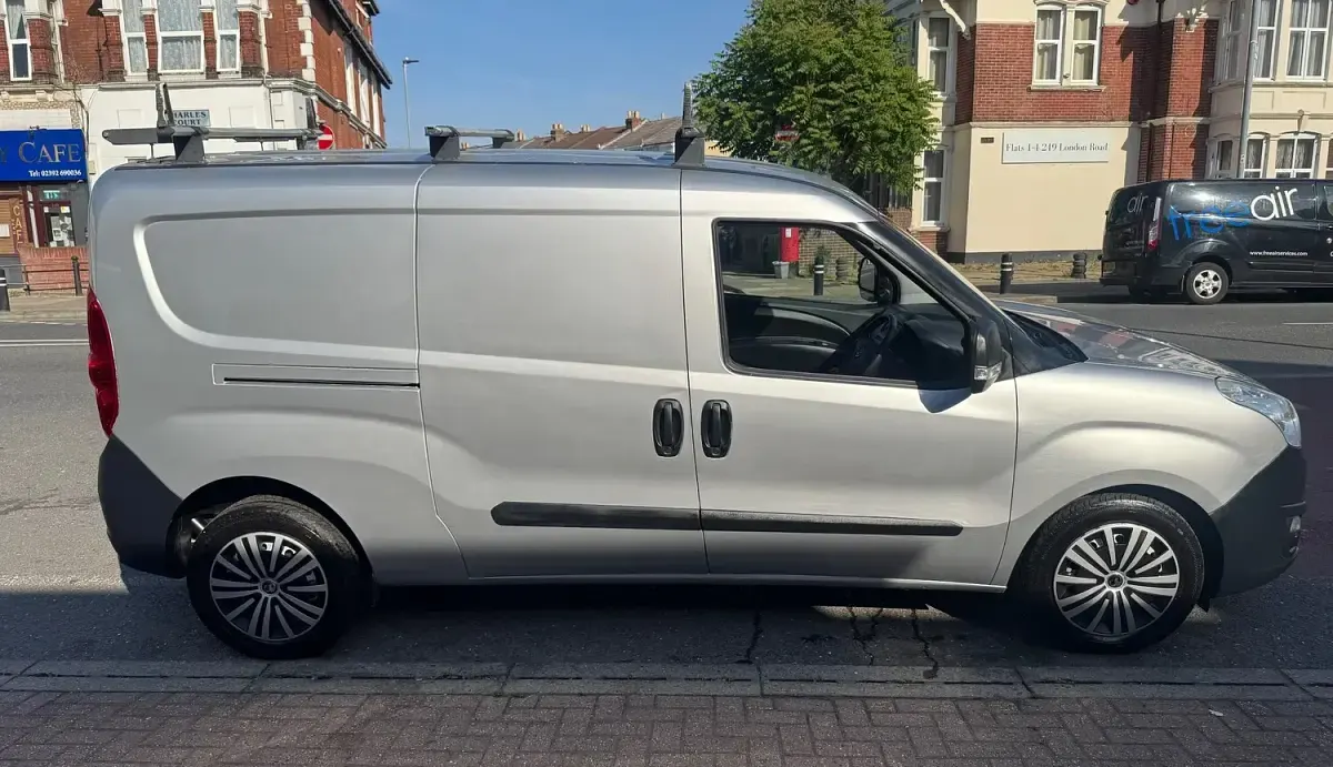 Used Vauxhall Combo 105 HP (77 kW) 2018 Silver MPV