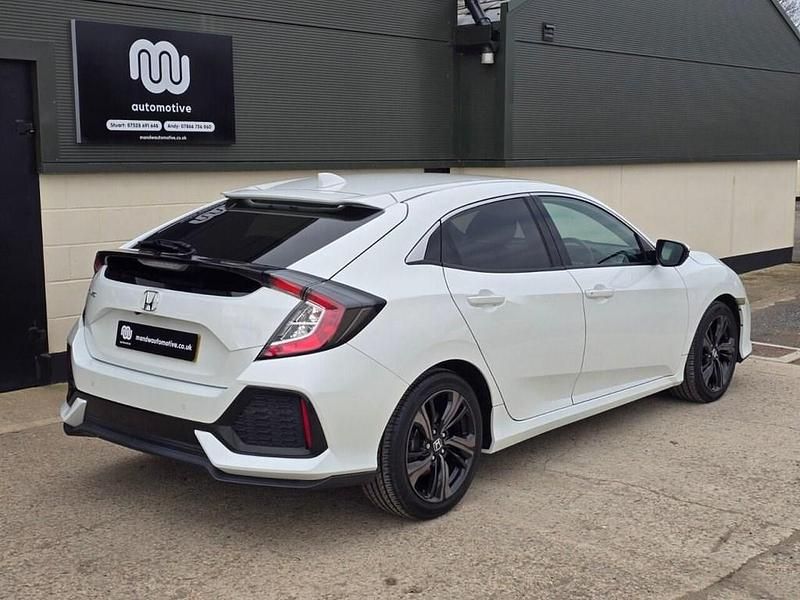 Used Honda Civic SR 129 HP (94 kW) 2017 White Hatchback