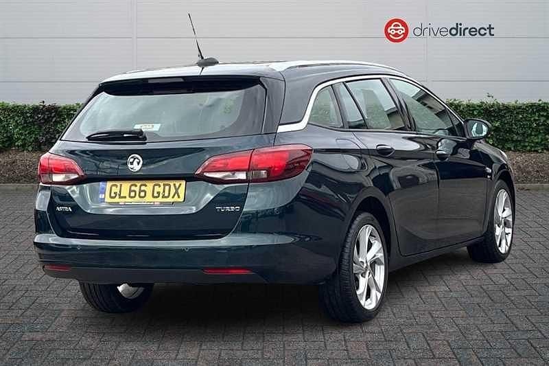 Used Vauxhall Astra SRi 150 HP (110 kW) 2016 Green Estate
