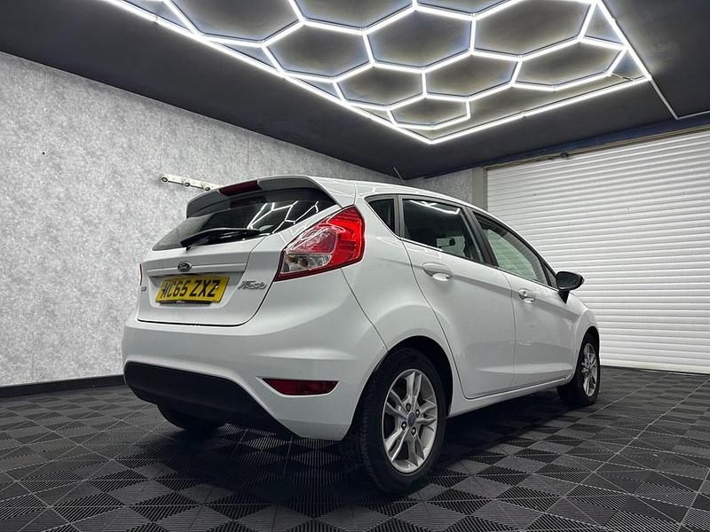 Used Ford Fiesta Zetec 2015 White Hatchback
