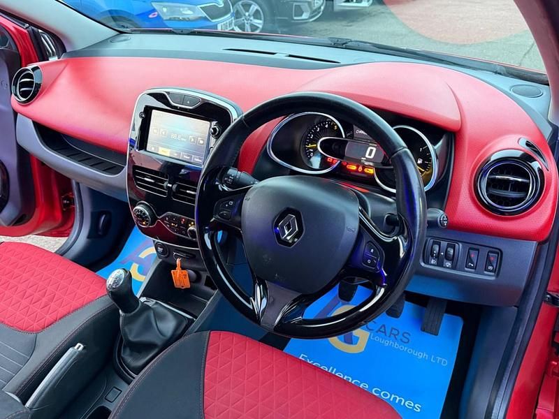 Used Renault Clio IV Dynamique 90 HP (66 kW) 2014 Red Hatchback