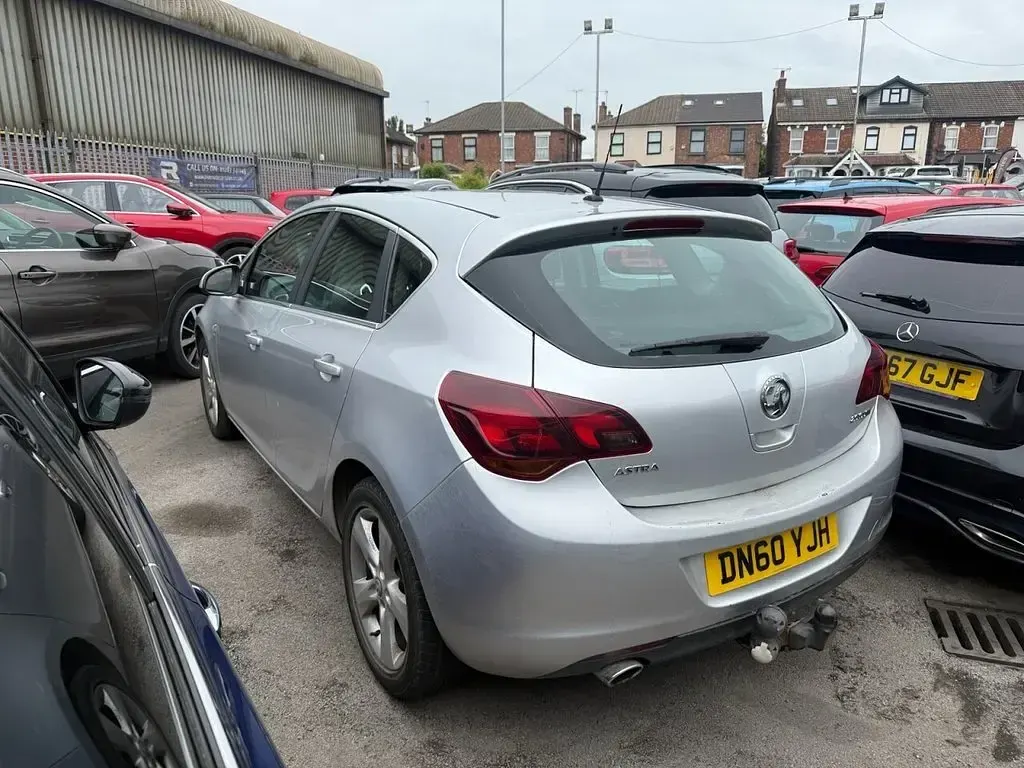 Used Vauxhall Astra SRi 160 HP (117 kW) 2010 Silver Hatchback