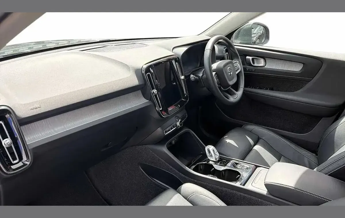 Used Volvo XC40 Ultra 161 HP (118 kW) 2025 Green SUV