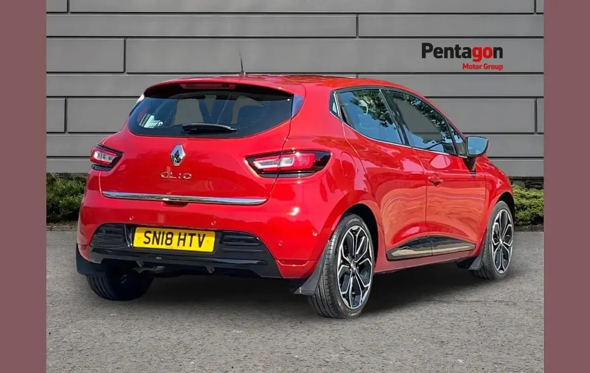 Used Renault Clio Signature 88 HP (64 kW) 2018 Red Hatchback