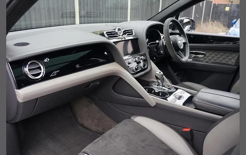 Used Bentley Bentayga 542 HP (398 kW) 2023 Grey SUV