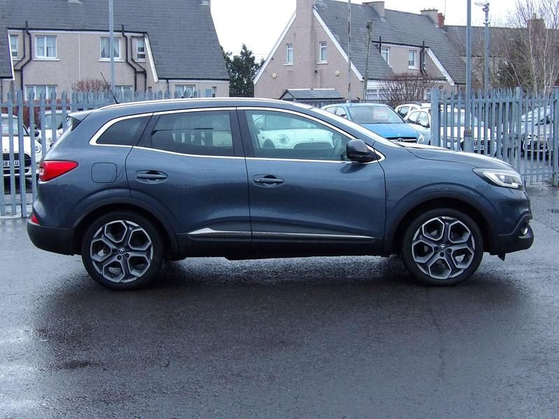 Grey Used 2017 Renault Kadjar Dynamique SUV | £8,390 (Fair price) - Image 1/4