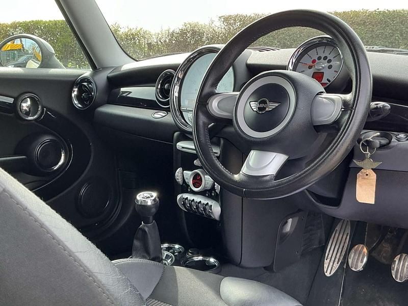 Used Mini Cooper S Hatch 175 HP (128 kW) 2009 White Hatchback