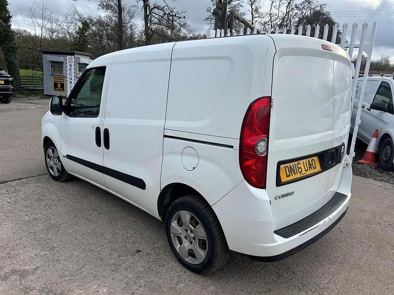 Used Vauxhall Combo Sportive 2016 White MPV