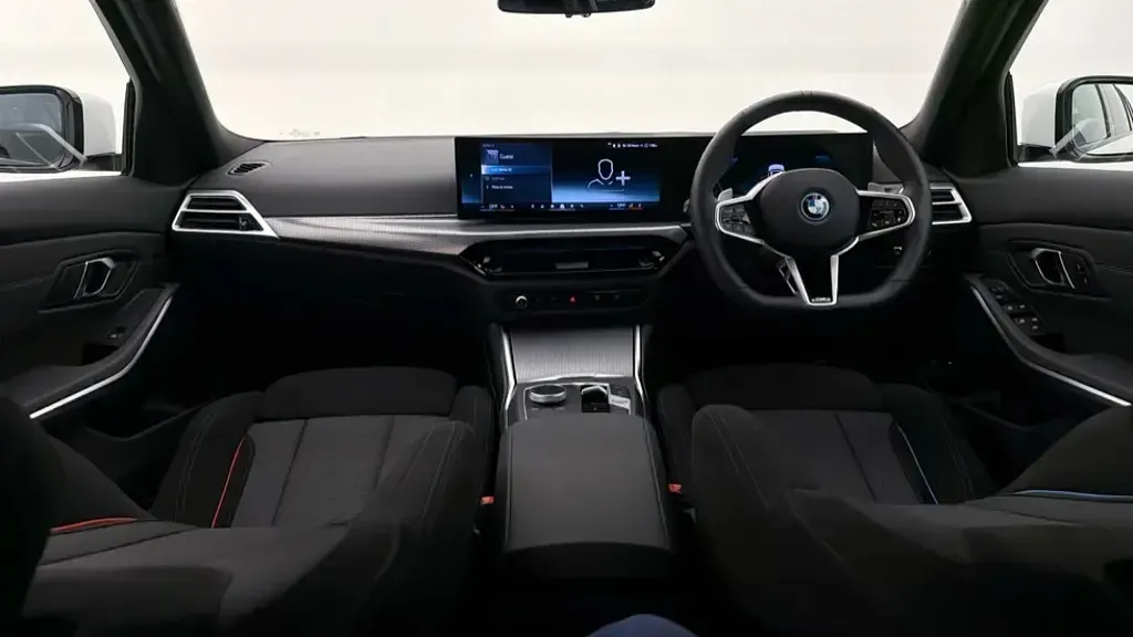 Used BMW 330e M Sport 292 HP (214 kW) 2025 White Estate