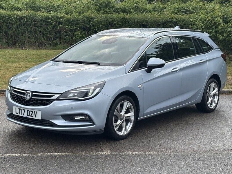 Silver Used 2017 Vauxhall Astra SRi Estate | £8,000 (Good price) - Image 1/4