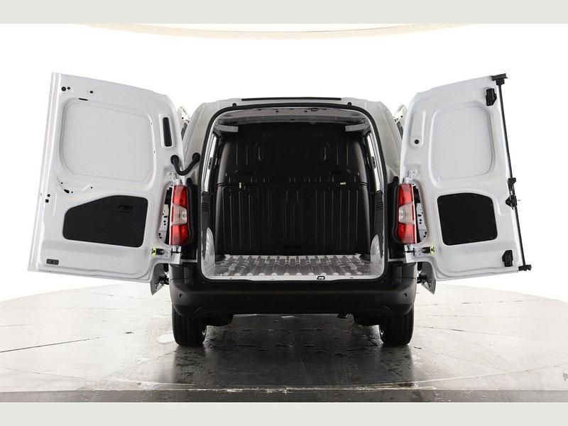 New Peugeot Partner 131 HP (96 kW) 2025 White MPV