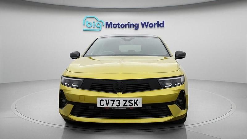 Used Vauxhall Astra Ultimate 130 HP (95 kW) 2023 Yellow Hatchback
