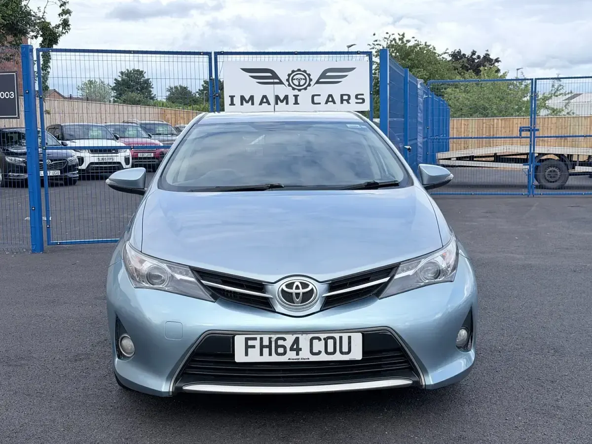 Used Toyota Auris 90 HP (66 kW) 2014 Blue Hatchback