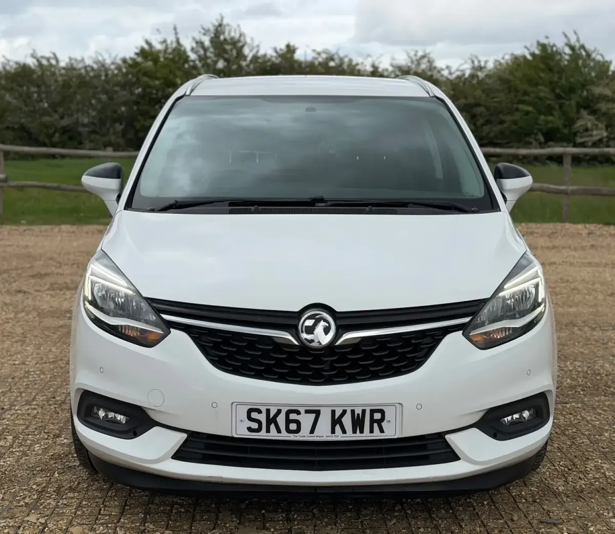 Second-hand Vauxhall Zafira SRi 140 CP (102 kW) 2017 Alb Monovolum