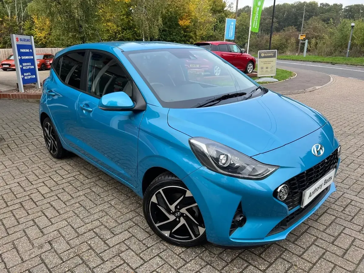 Used Hyundai i10 Premium 2022 Turquoise Hatchback
