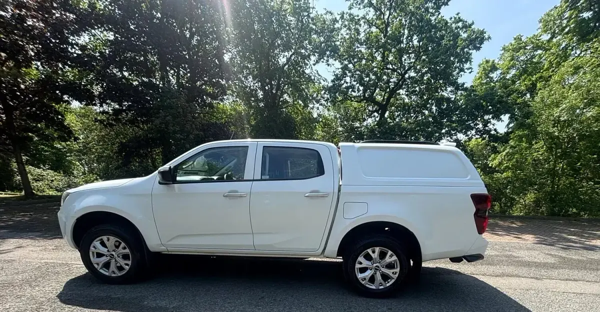 Used Isuzu D-Max 163 HP (119 kW) 2023 White Pickup