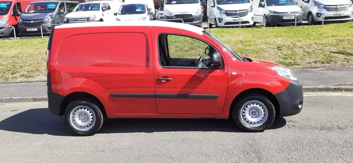 Used Renault Kangoo Business 90 HP (66 kW) 2017 Red MPV