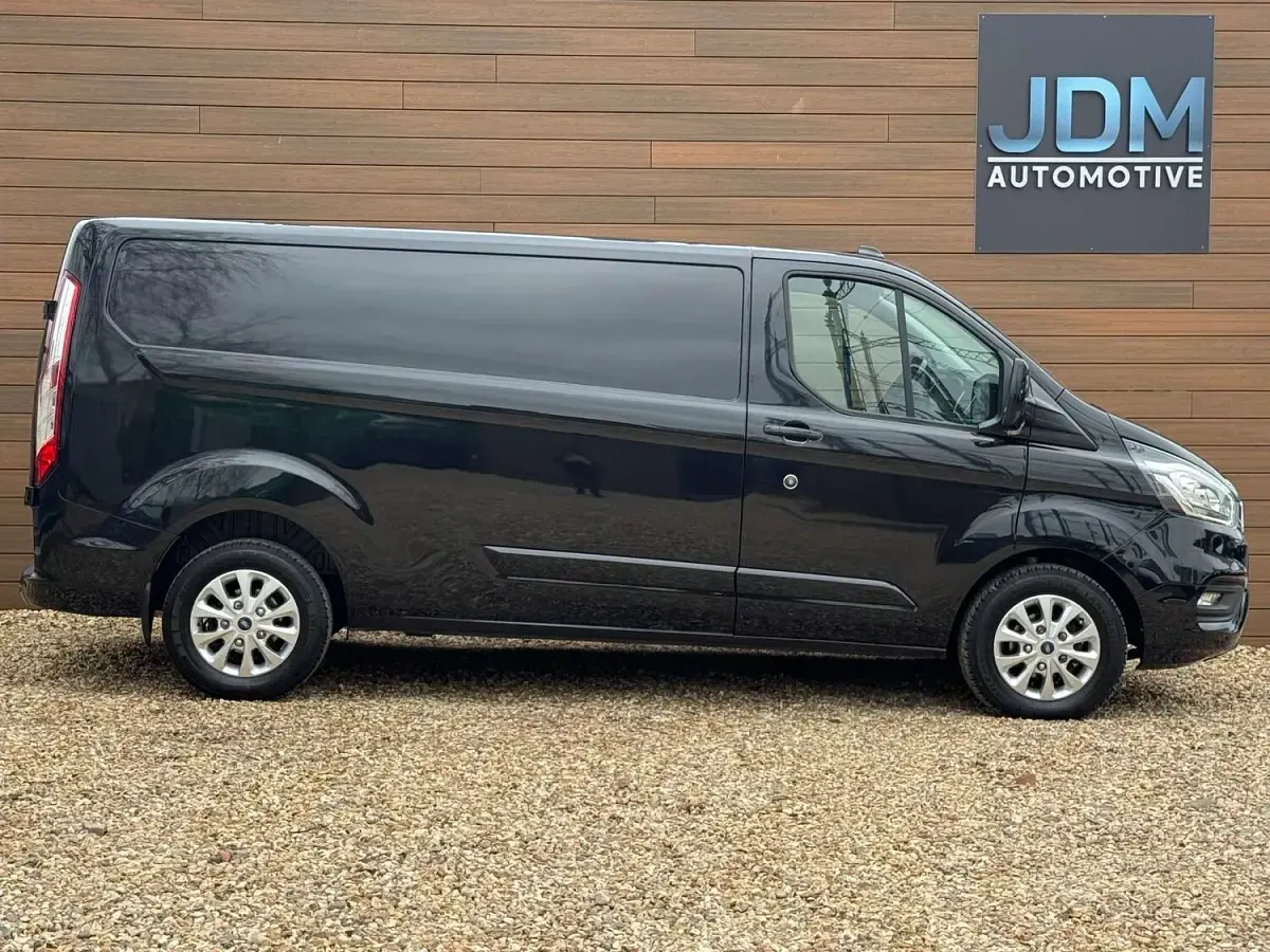 Used Ford Transit Custom Limited 130 HP (95 kW) 2020 Black Van