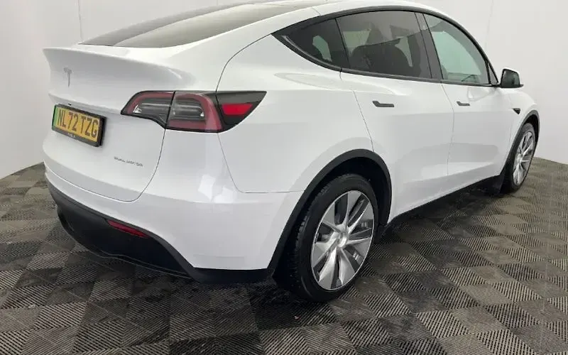 Usado Tesla Model Y Long Range AWD 286 kW (389 HP) 2025 SUV