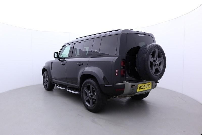 Usado Land Rover Defender SE Dynamic 245 HP (180 kW) 2023 Preto SUV