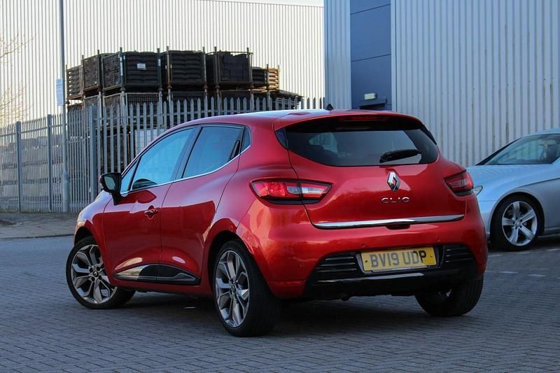 Used Renault Clio IV Iconic 2019 Red Hatchback
