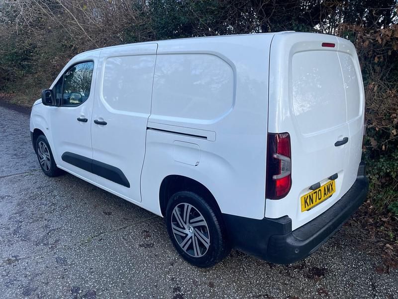 Używany Vauxhall Combo Edition 100 KM (73 kW) 2020 Biały Van