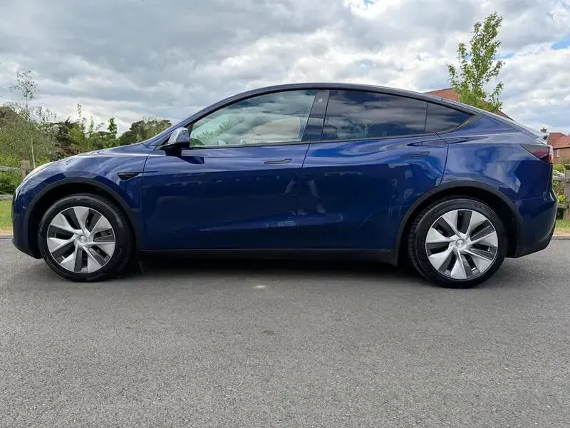 Używany Tesla Model Y RWD 219 kW (299 KM) 2023 Niebieski SUV
