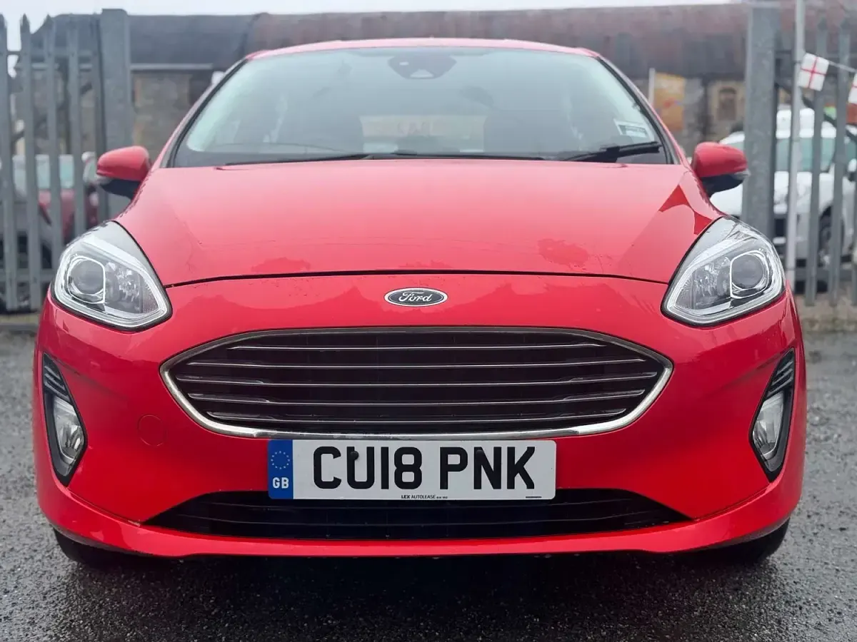 Used Ford Fiesta Zetec 85 HP (62 kW) 2018 Red Hatchback