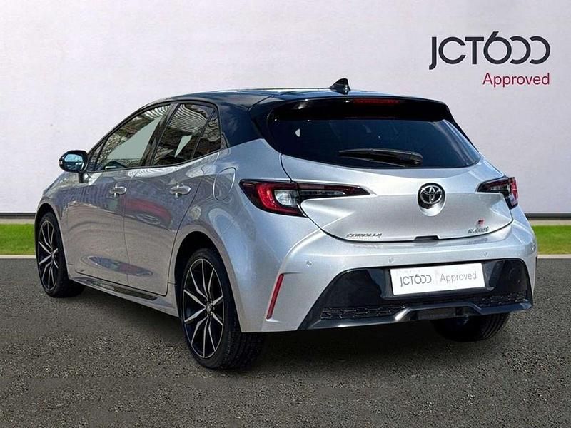 Usado Toyota Corolla Sport 138 HP (101 kW) 2023 Prateado Citadino