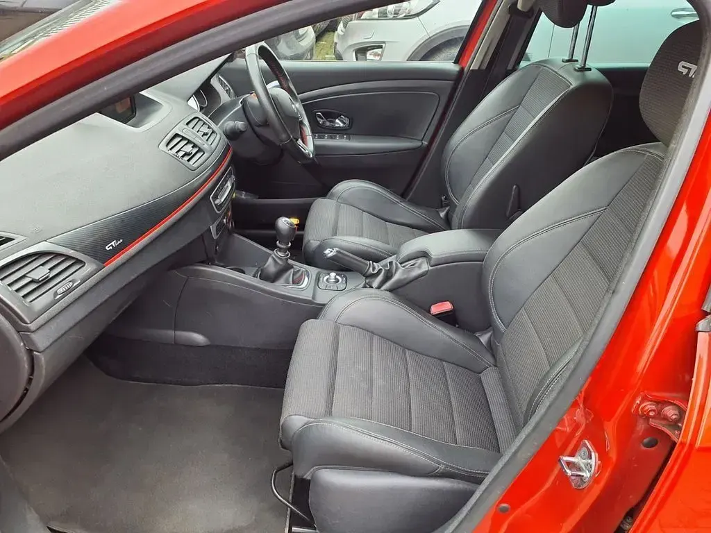 Used Renault Mégane GT Line GT-Line 130 HP (95 kW) 2016 Red Estate