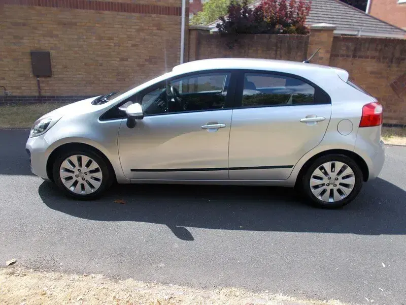 Used Kia Rio 84 HP (61 kW) 2013 Silver Hatchback