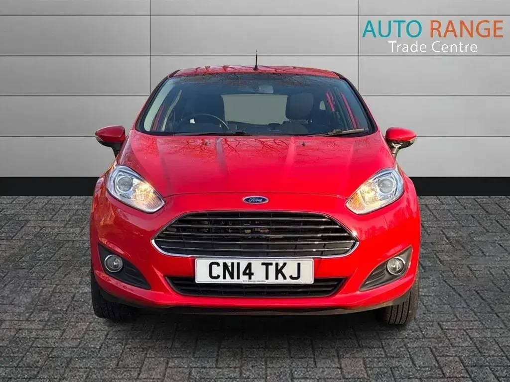 Begagnad Ford Fiesta Zetec 82 HK (60 kW) 2014 Röd Halvkombi