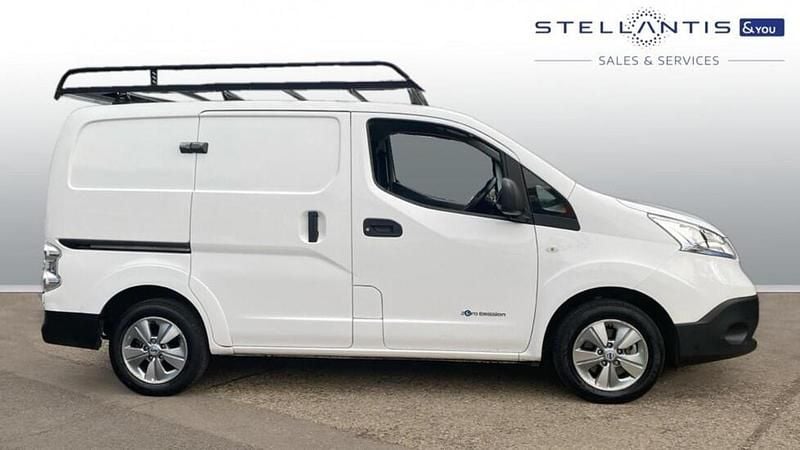White Used 2021 Nissan e-NV200 Tekna Van | £8,490 (Fair price) - Image 1/4