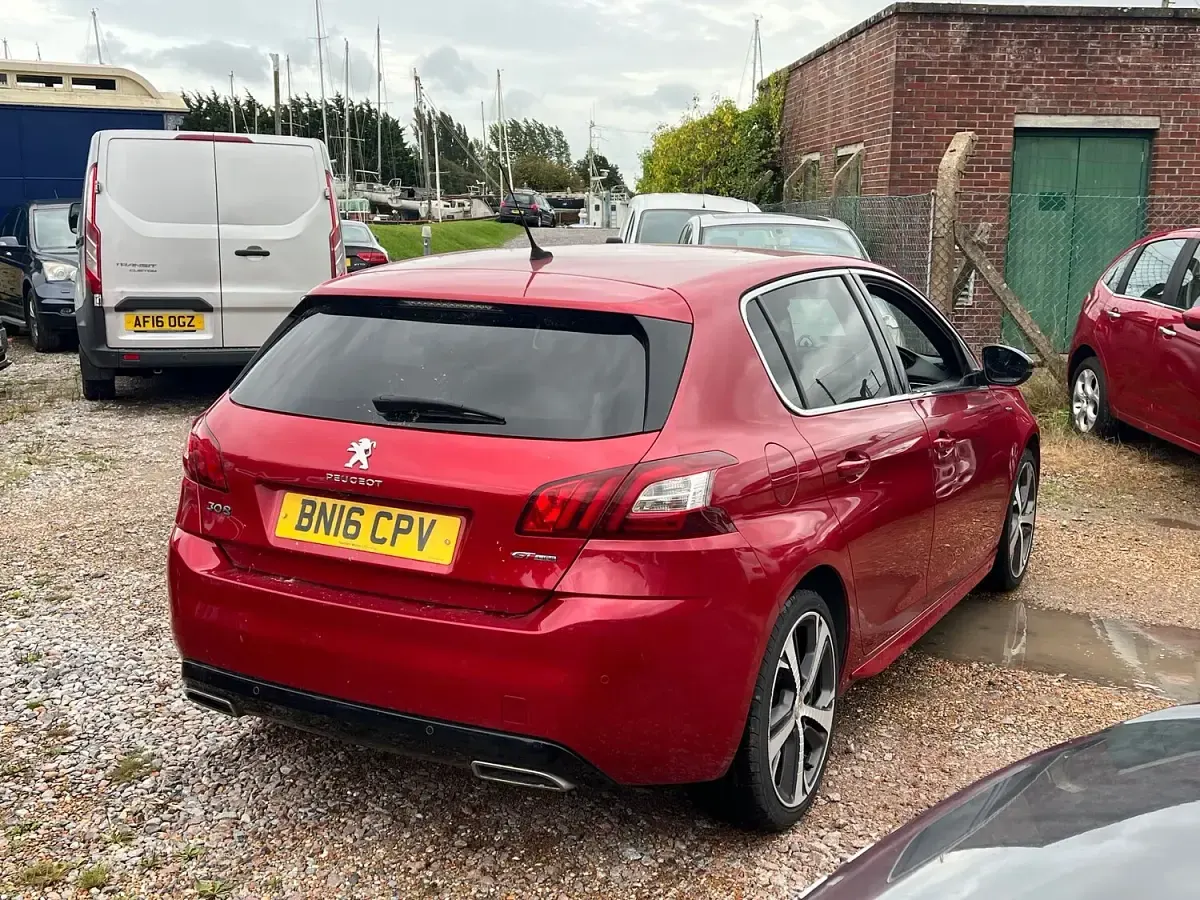 Used Peugeot 308 GT-line 2016 Red Hatchback