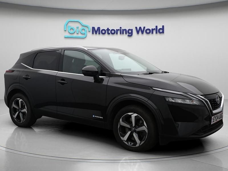 Black Used 2024 Nissan Qashqai N-Connecta SUV | £21,550 (Super price) - Image 1/4