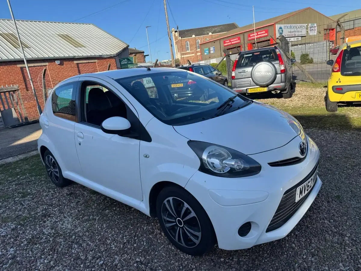 Used Toyota Aygo 2013 White Hatchback