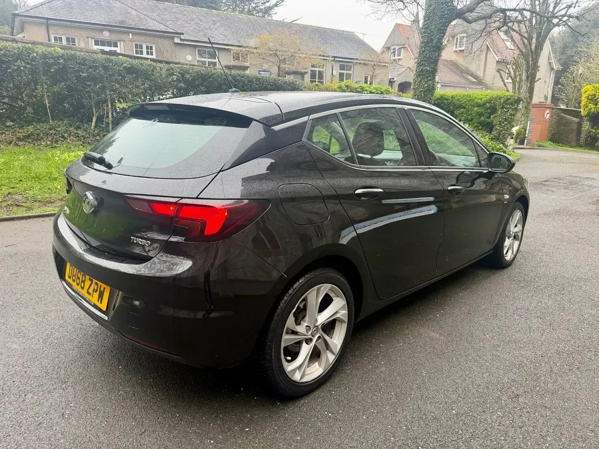 Used Vauxhall Astra SRi 150 HP (110 kW) 2018 Black Hatchback