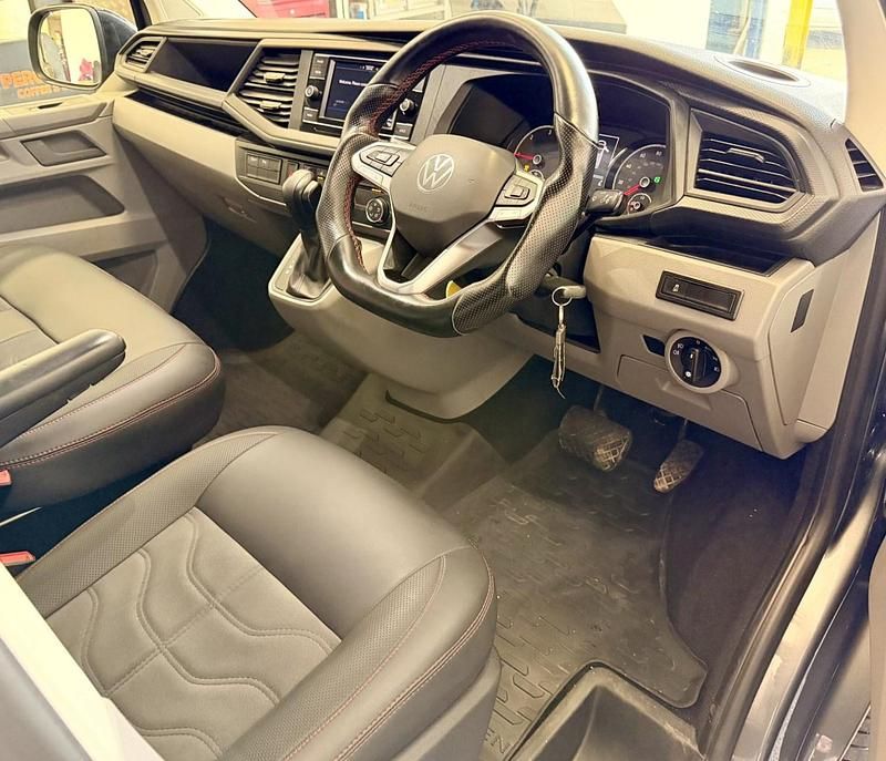 Usado VW Transporter Highline 2023 Cinzento Van